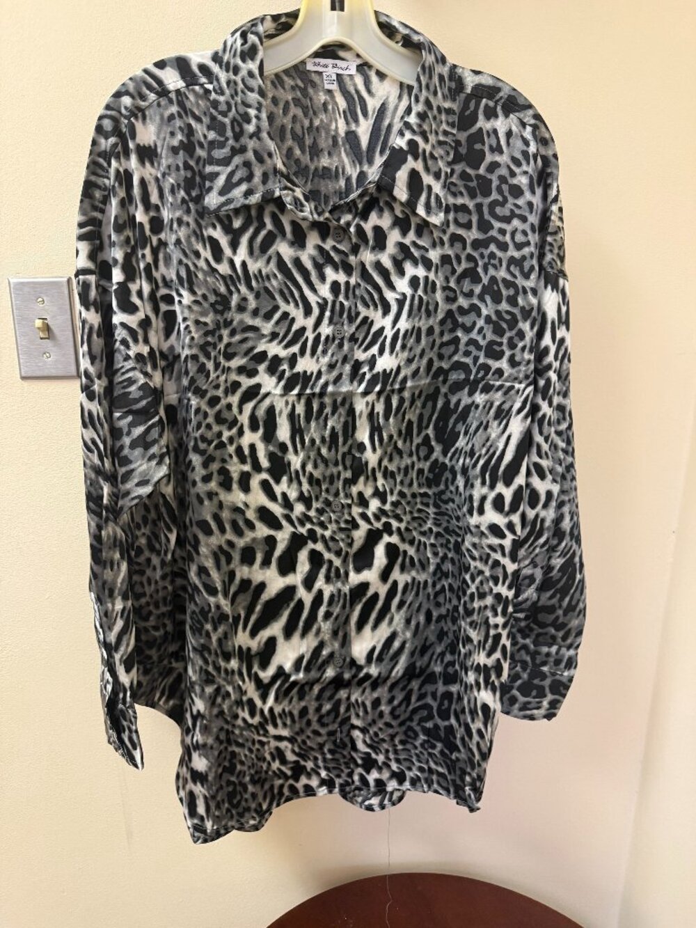 NWOT - White Birch Gray & Black Animal Print Button Front Blouse | XL |